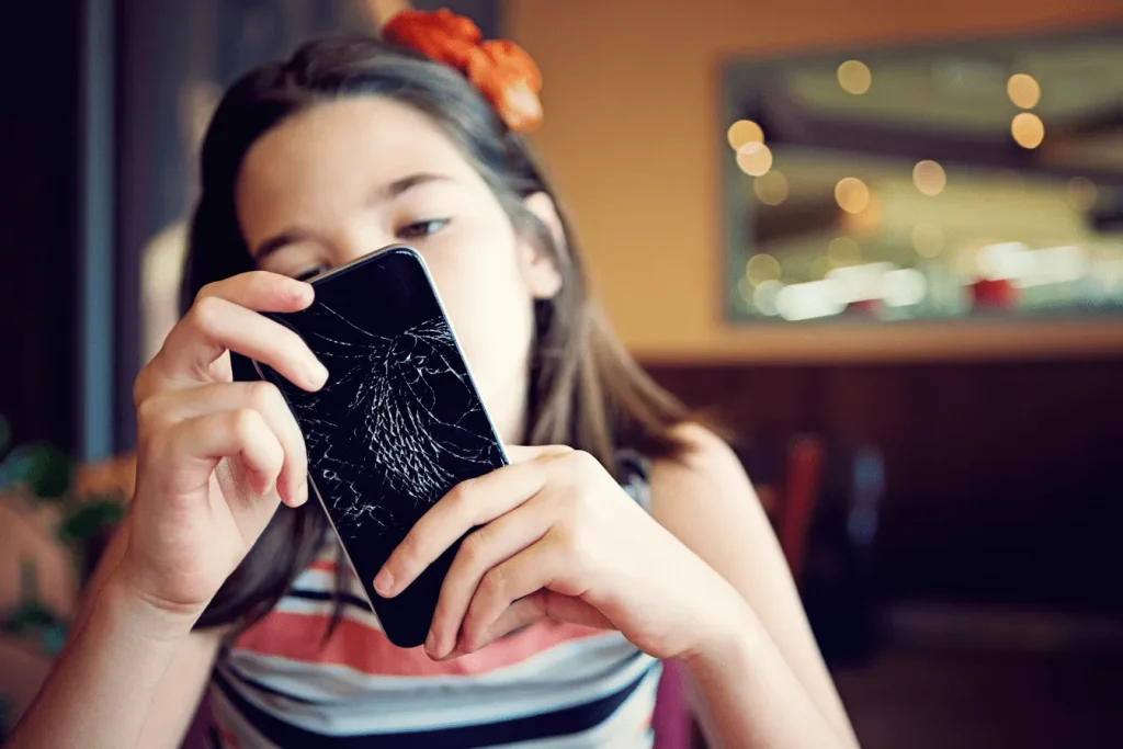 Un téléphone cassé 