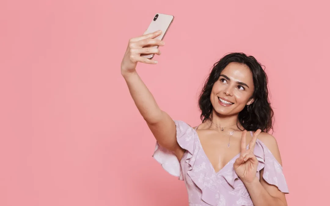 Selfie en publicité : l’autoportrait numérique au service de la marque
