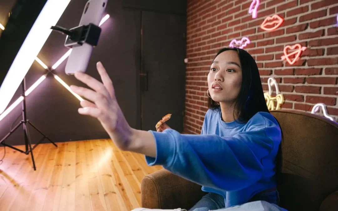 Comment fonctionne l&rsquo;algorithme TikTok ? Le guide pour percer en 2026