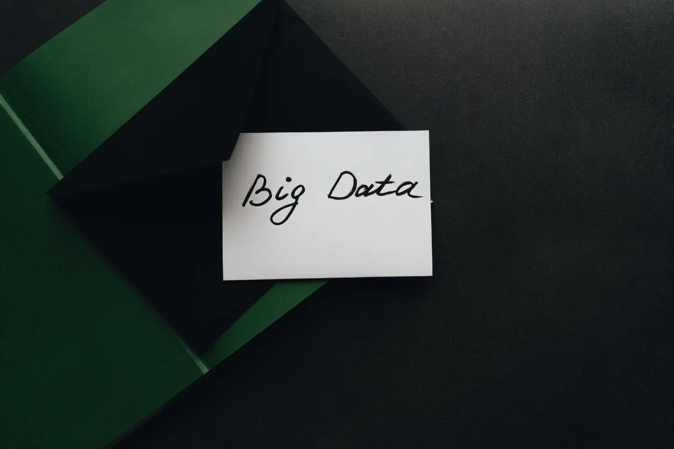 Carte blanche avec mots manuscrits Big Data